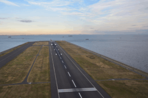 Runway end identifier lights - Airport Lighting Company